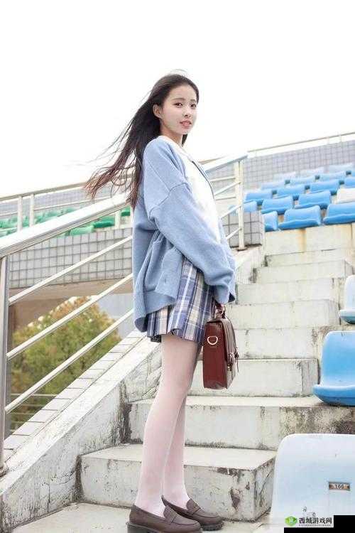 操白丝的优雅时光:一段关于白色丝袜的独特体验