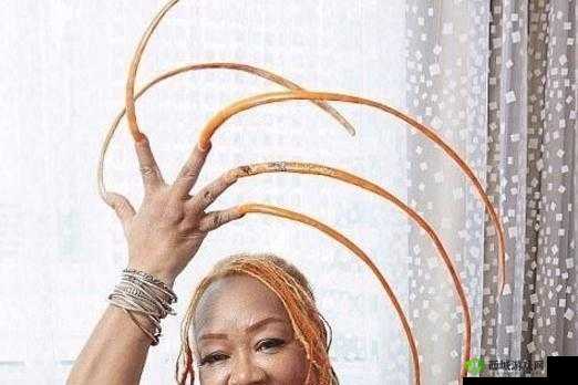 美国女子勇敢一剪,全球最长指甲成传说