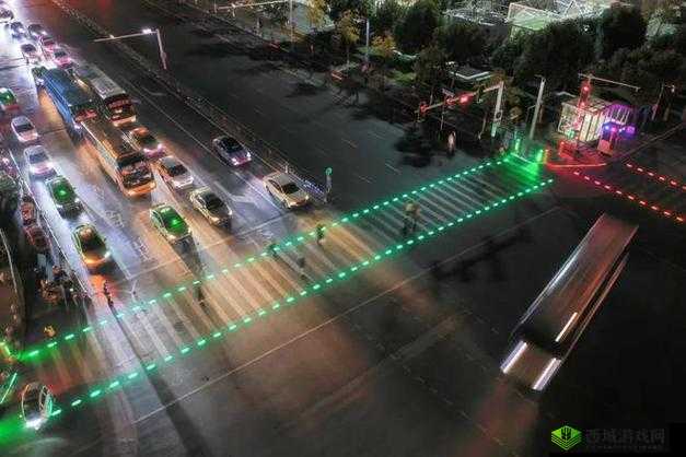 常州惊现发光Z形斑马线,夜晚出行新风尚!