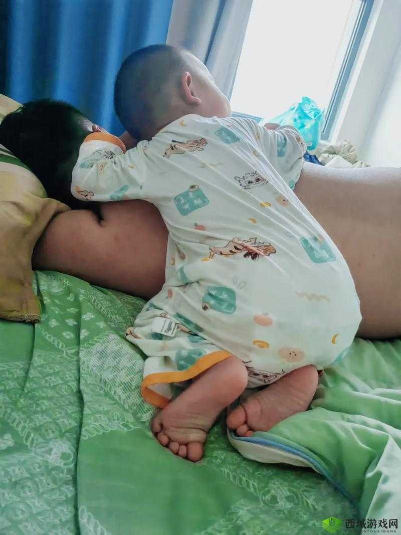 从后面抱着妈妈突然脸一红:背后拥抱妈妈时为何会突然脸红呢