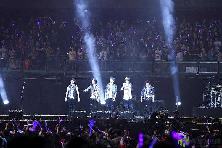 五月天演唱会现场突发事故,阿信不慎坠落舞台