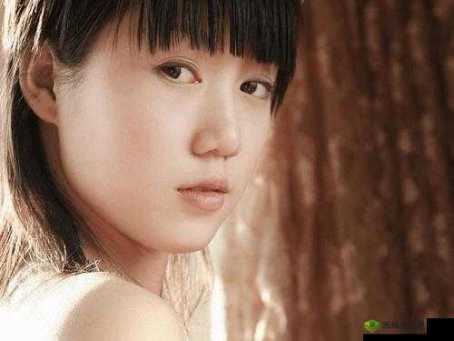 青青草人体艺术:独特艺术视角的震撼呈现