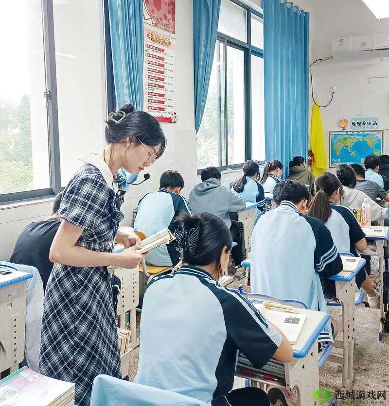 老师上课时竟然让我们看这种视频：令人意想不到的课堂体验