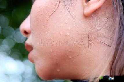 白花花的身上满是汗津津的汗液:这是怎样的一种状态