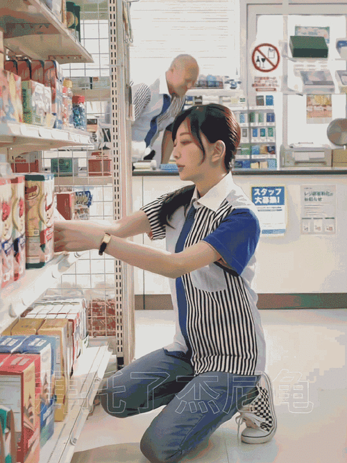 便利店打工的美女人妻的别样打工日常:白天正职,晚上兼职