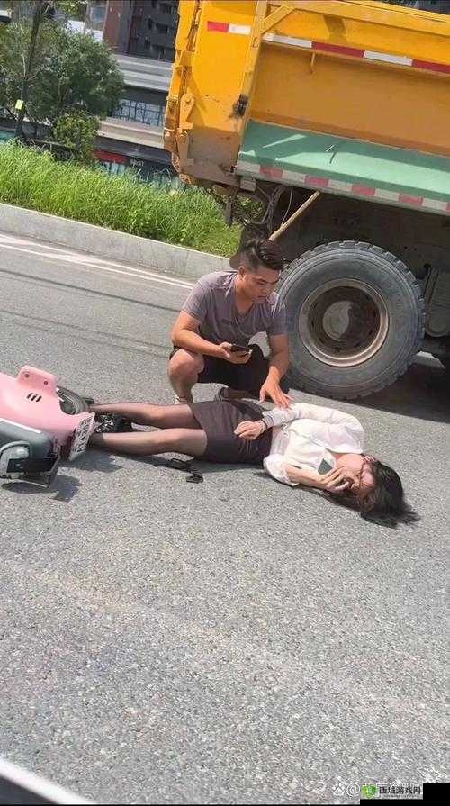 :震惊女子在自家车上对其母亲做出这种事