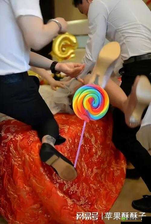 扒开内裤边吃奶 xxoo:探索禁忌之爱的刺激与激情