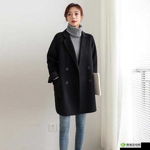 秋水伊人 2022 黑色毛呢外套:经典时尚,优雅永不过时