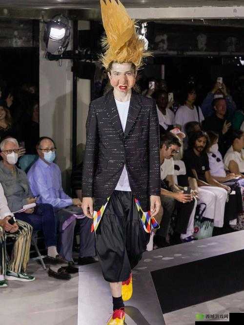 日本 Comme des Garçons 最新系列时尚先锋之作