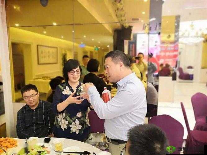 夫妻请部长家里做客:共享温馨时光增进深厚情谊