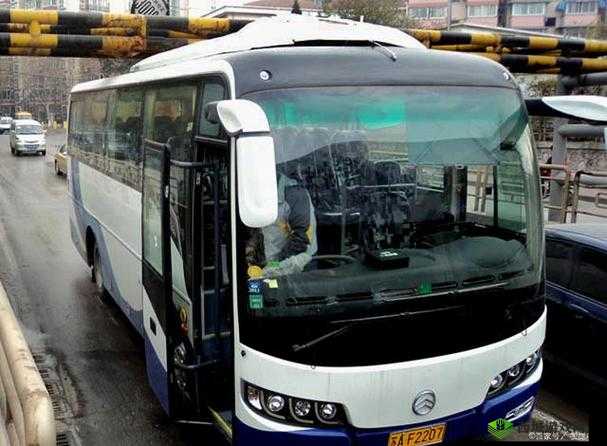 孟若羽 TM00080 大巴车:舒适出行的可靠之选