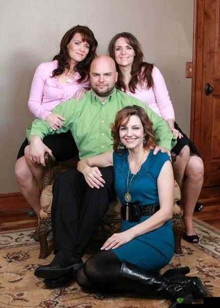 三姐妹爱上同一个男人和睦相处 共寻真爱携手未来