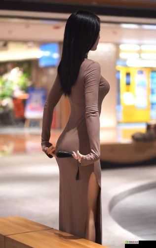 西施开叉裙穿搭注意事项:避免走光与展现优雅的平衡之道