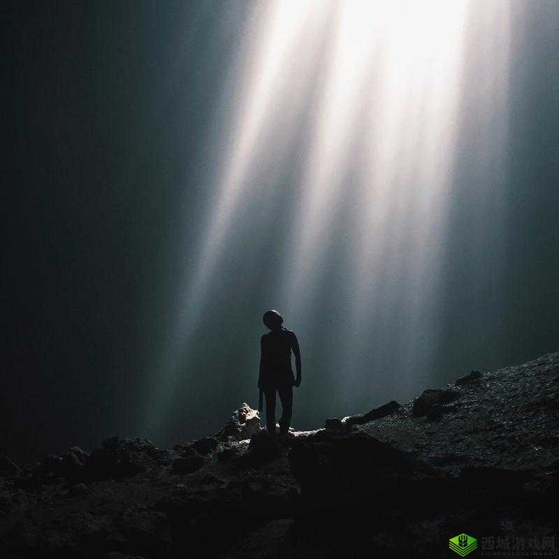 抬头看镜子:我们继续在黑暗中寻找光明