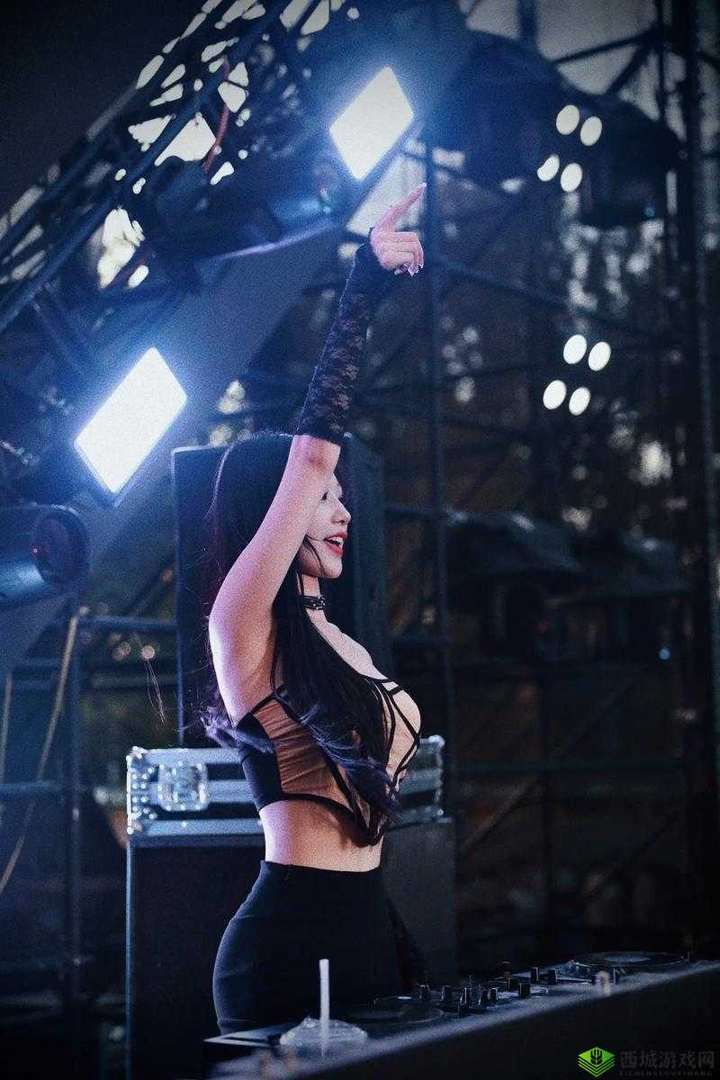 DJ 一个女的嗯嗯的叫什么:引领电音派对的神秘声音