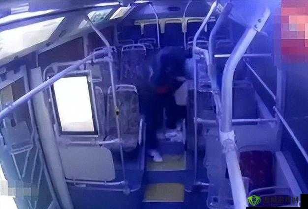 女子公交车上被男子侮辱:公共场所的恶劣行为何时休