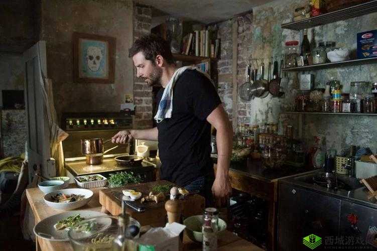 厨房啪啪啪:在厨房,他的动作让她又疼又叫