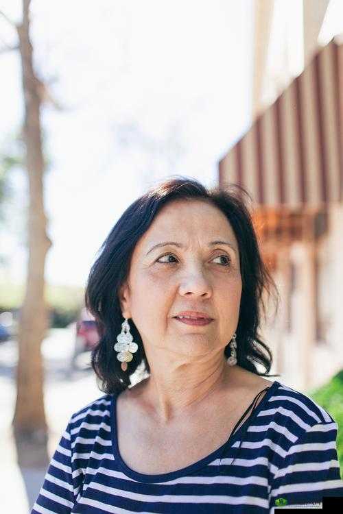 老农民:老干棒媳妇的坚韧与善良