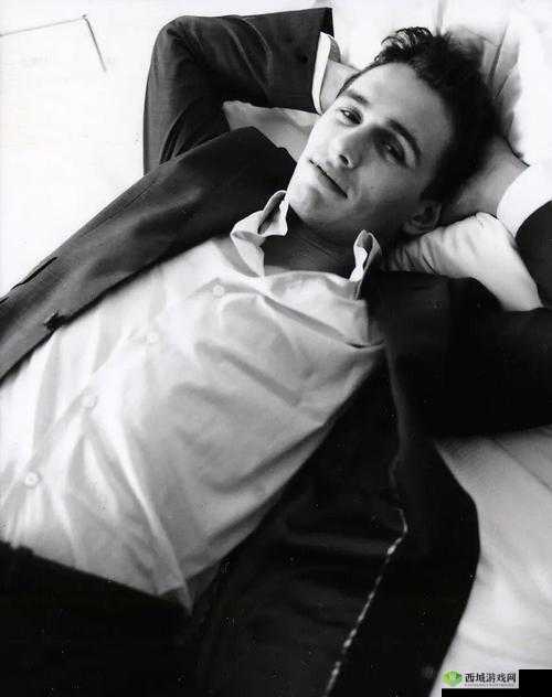 JAMES FRANCO:探索艺术与表演的多面人生