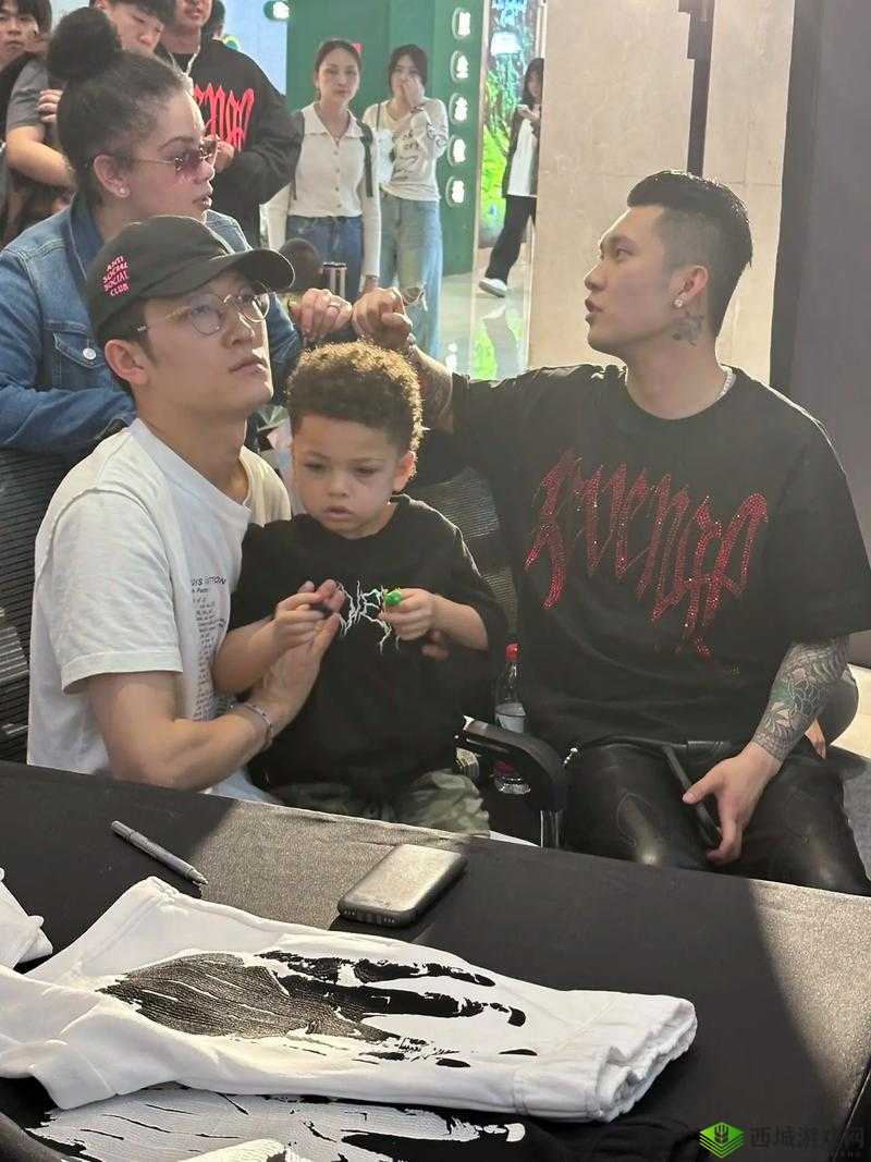 菲律宾娇小XXX小泬XXX的成长经历:从迷茫到坚定的艺术追求