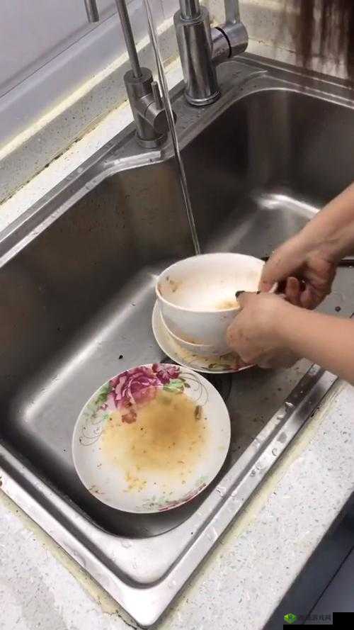 厨房一次又一次的索要刷碗总图片:揭示背后的家务故事