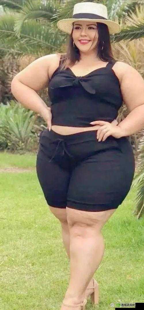 丰满大屁俄罗斯肥女的丰满身材引发网友热议:这才是真正的美