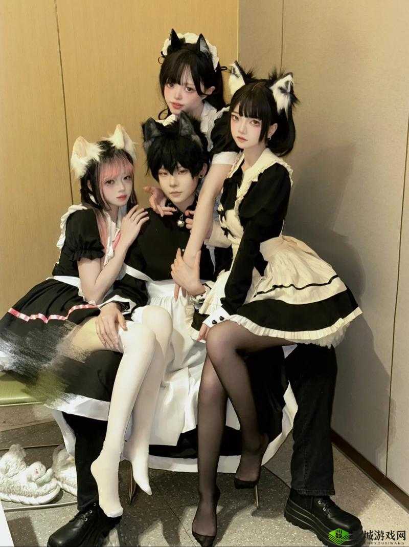 女仆扒开腿供客人玩:一种特殊的服务场景呈现