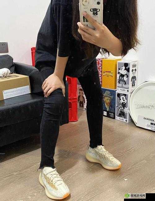 yeezy380 蜜桃粉和白色高清精品深度评测:感受潮流与舒适的完美结合