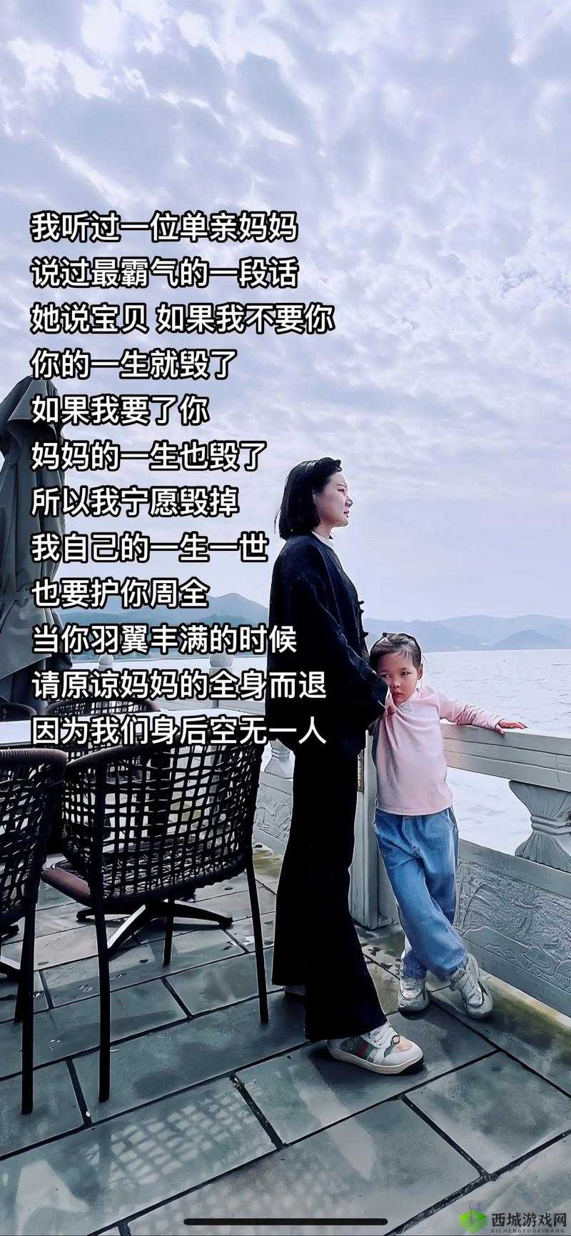 从后面抱着妈妈突然脸一红:家庭温馨瞬间的意外情感流露