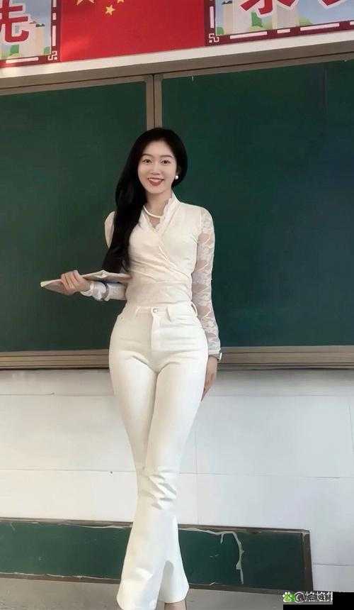英语老师乖乖晚下裙子:探讨现代教育中的教师形象与学生互动关系