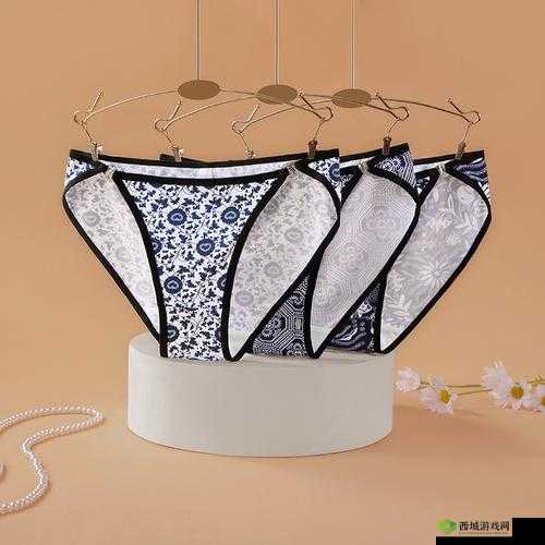 精选女式花三角裤头，舒适透气，时尚百搭，适合多种场合穿着体验