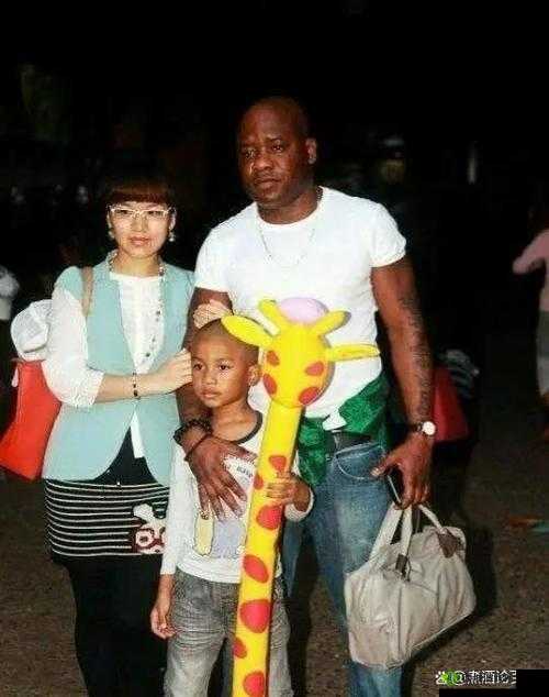 黑人巨大国产9丨视频引发热议,网友纷纷讨论其背后的文化现象与影响