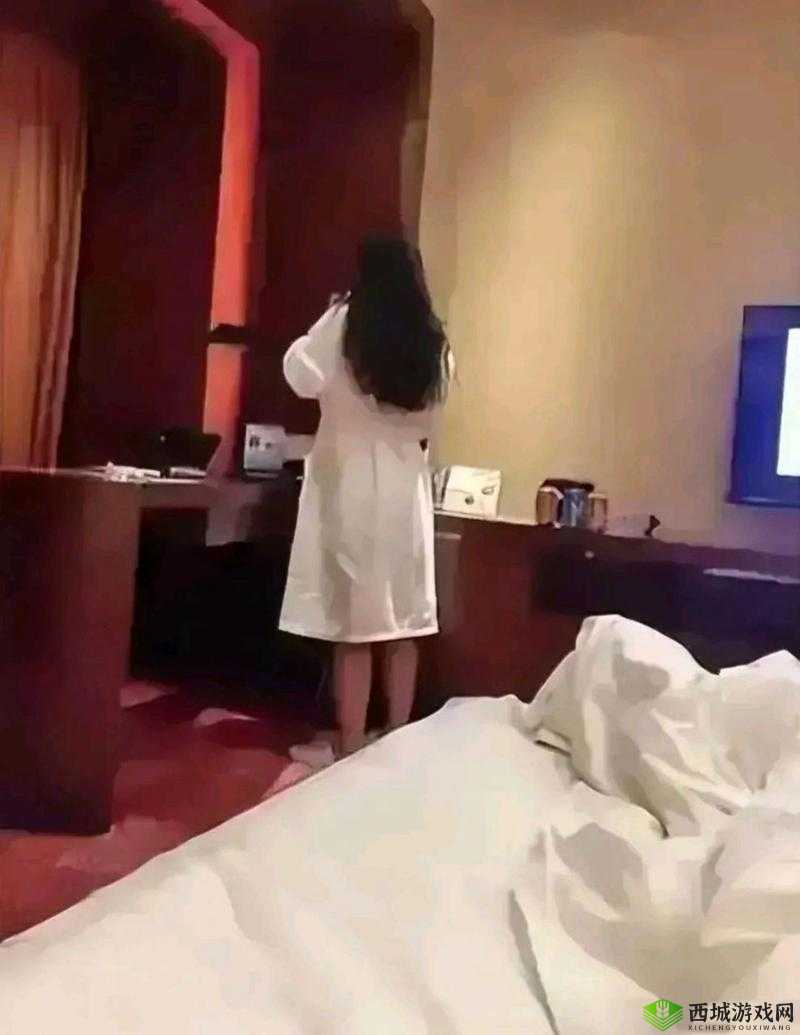 揭秘女宾馆高潮兴奋对白视频:情感与激情的真实展现,网友热议不断