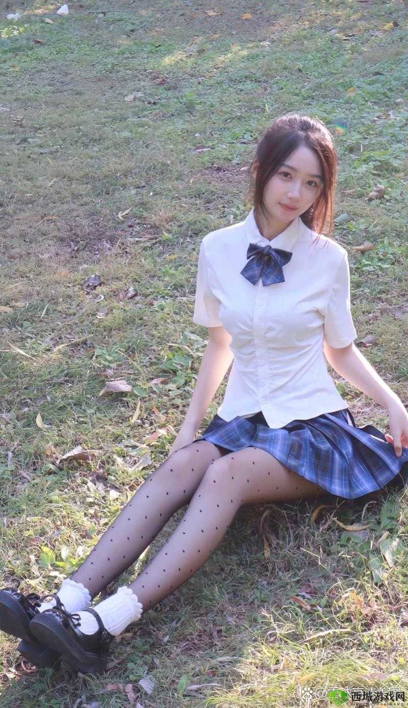 丝袜校花:清纯与性感的完美结合,你心动了吗?
