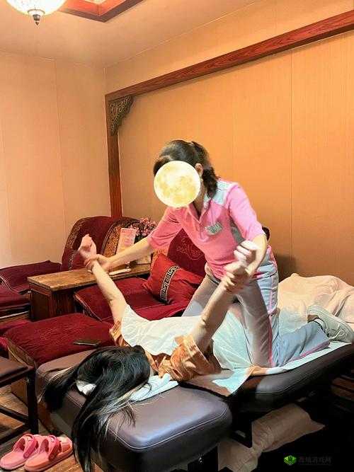 闺蜜被两个按摩师开 bx,她现在很痛苦,我该怎么办?