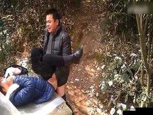 如何巧妙引导老公亲小花园?夫妻亲密互动的小技巧分享