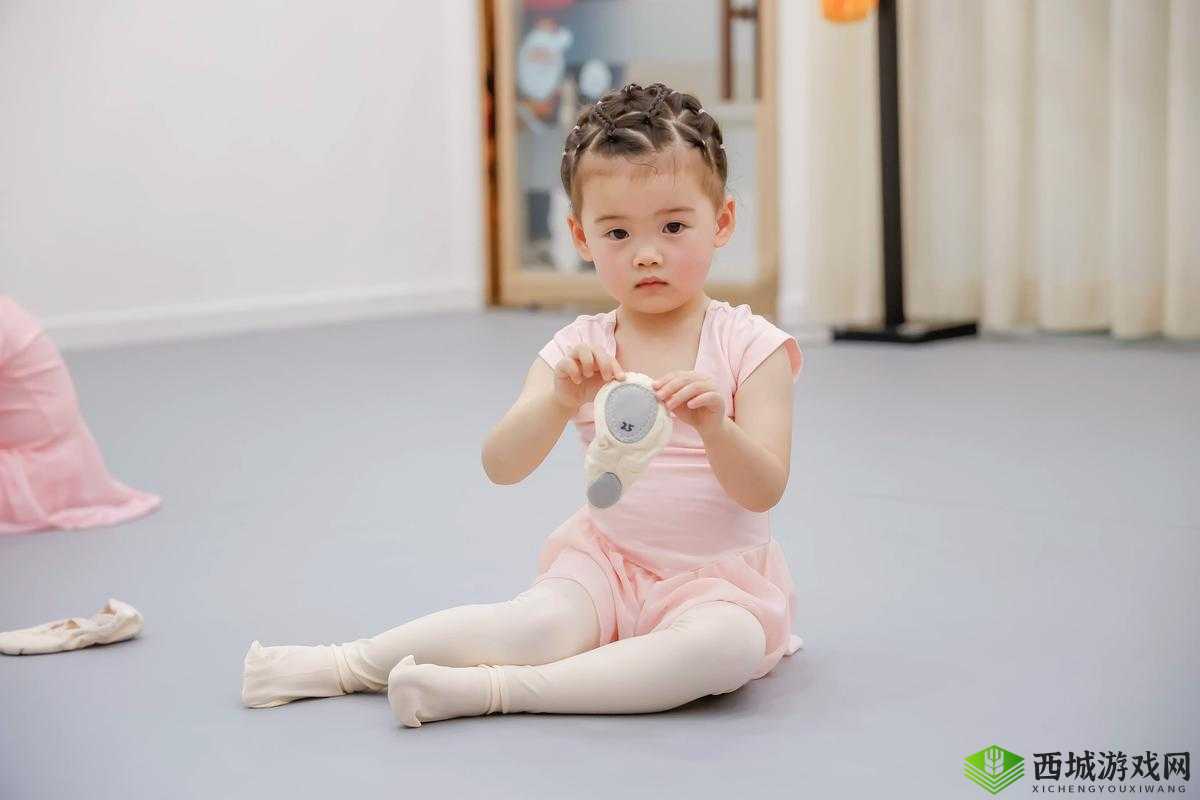 3个小孩上火舞精彩瞬间:活力四溢的舞蹈表演,展现童真与艺术的完美结合