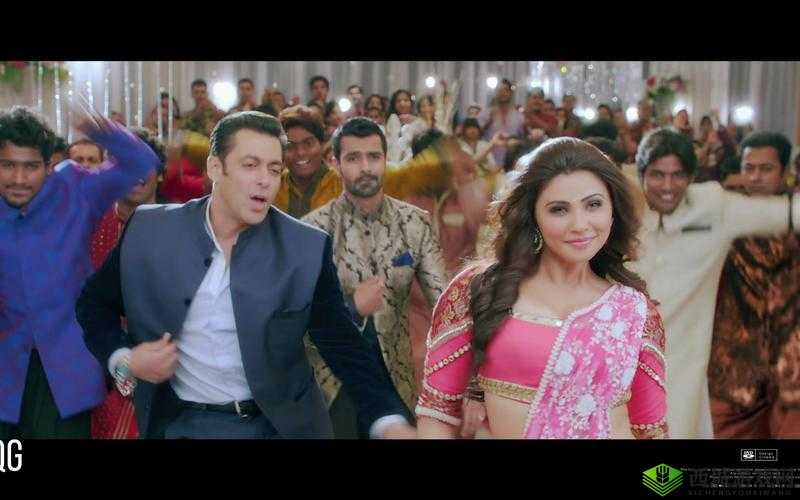 印度亲嘴歌 MV 中的女孩是谁?她为什么在 MV 中做出如此举动?