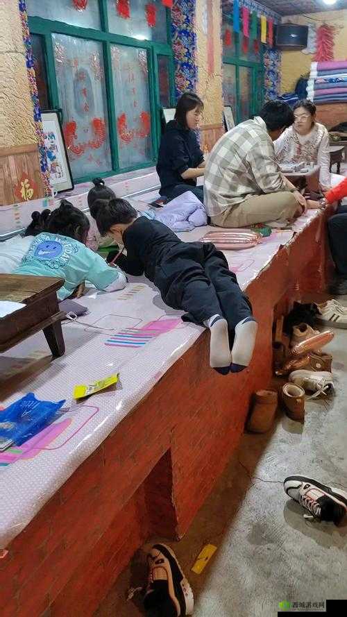 乡村秘闻山沟大炕上:深藏三十年的家族恩怨如何被一桩冥婚揭穿?穷苦农妇如何在火炕边改写三代人命数?(解析:采用悬疑事件+地域符号+命运转折结构,以冥婚揭穿恩怨制造猎奇点,火炕边改写命数暗合乡村场景特色,精准覆盖山沟大炕搜索词,同时加入三十年三代人等时间维度词增强故事厚重感,符合乡村题材读者对家族叙事和命运抗争的期待)