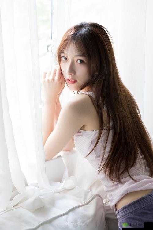 国产美女久久久17c:揭秘当下网络热议的颜值与魅力背后的故事