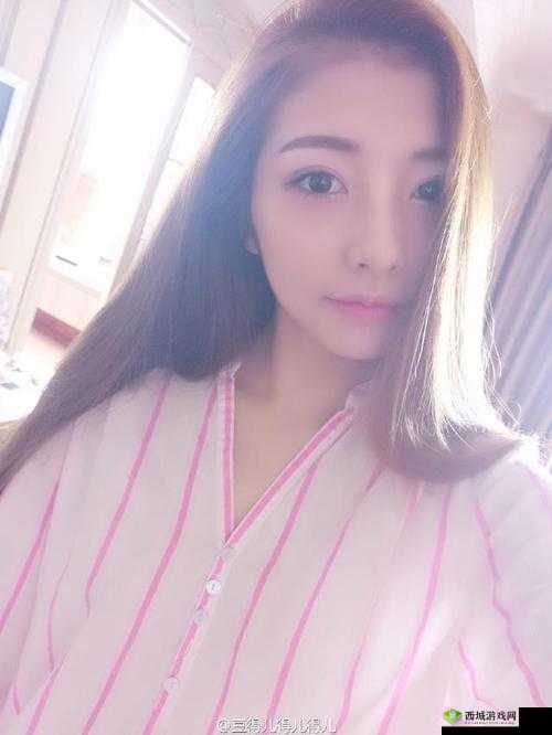 真实㓜交 Videos 中,娇小女友为何叫声不断?